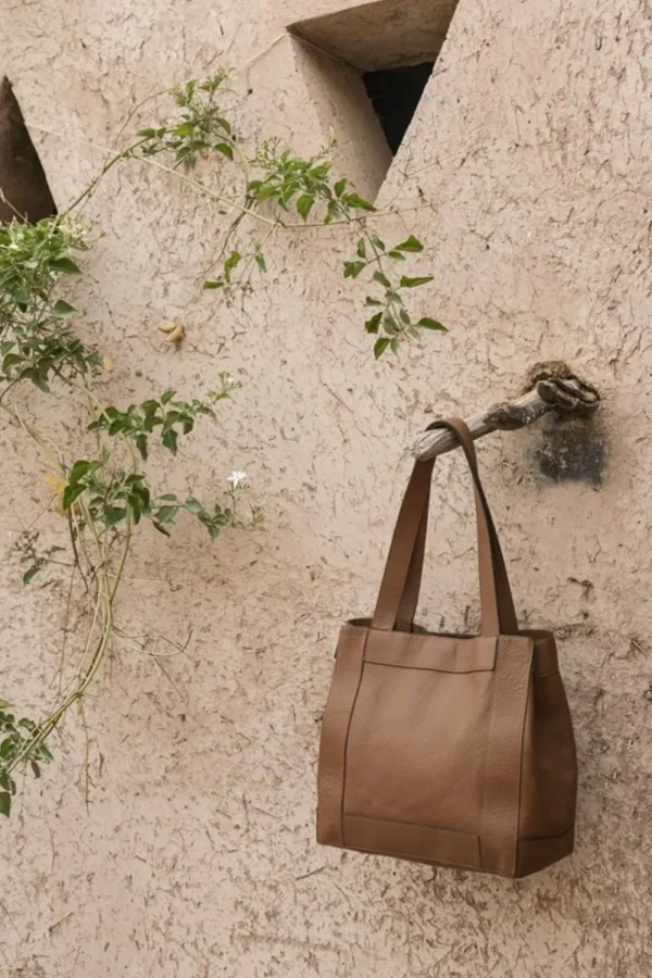 Camel E Rechthoekige Lederen Schoudertas-Terre Bleue Flash Sale